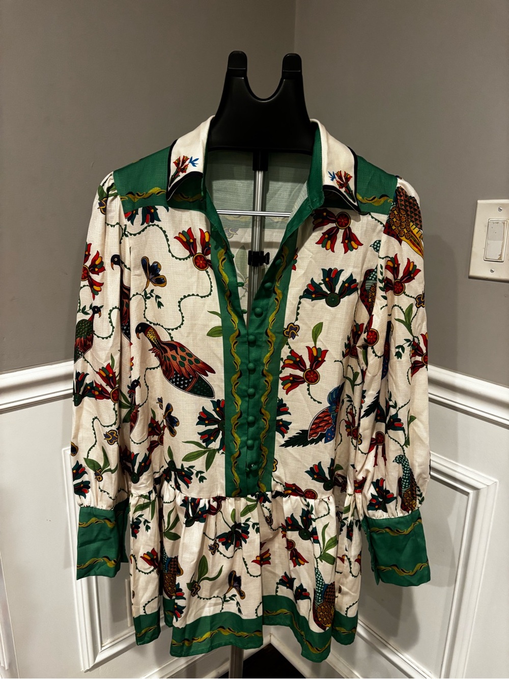 Gorg Cream Floral Green Bird Button-Down Tunic with Green Trim